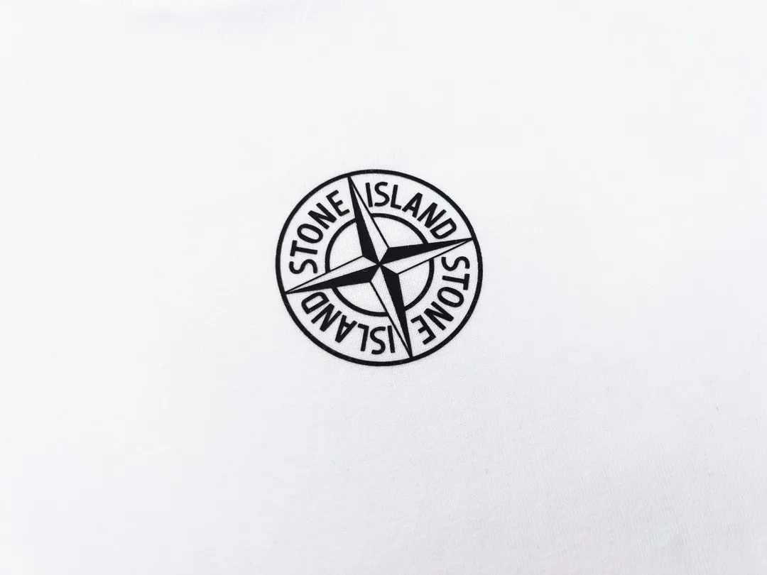 W611#P110💰 [Stone lsland/Stone Island summer new eclipse halo short-sleeved T-shirt] ⚠️[Original creation with high control of details] -The fabric is selected from 230g pure cotton combed cotton fabric, which is soft and comfortable to the touch, sweat-absorbent and breathable. -Simple basic and versatile style, original quality, the first choice for couples. -Made by a large factory, four needles and five threads on the shoulder, neat alignment, high quality workmanship. -Same style for men and women, very versatile One piece by hand, the details are clearly visible. Color: Black White Size: M L